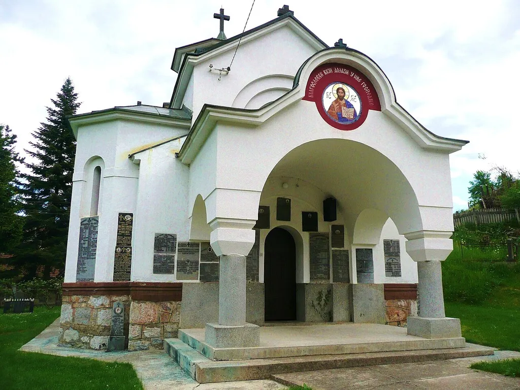 Crkva-spomen kosturnica Uspenja Presvete Bogorodice u Peckoj