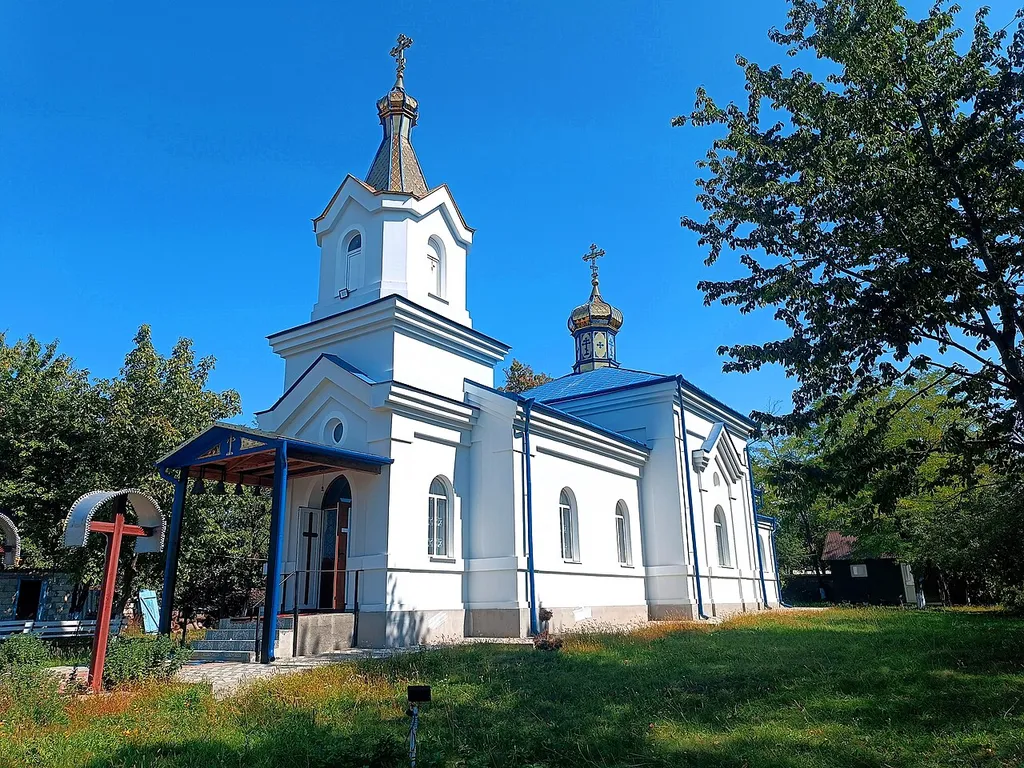 Biserica „Nașterea Maicii Domnului” din satul Lopatnic