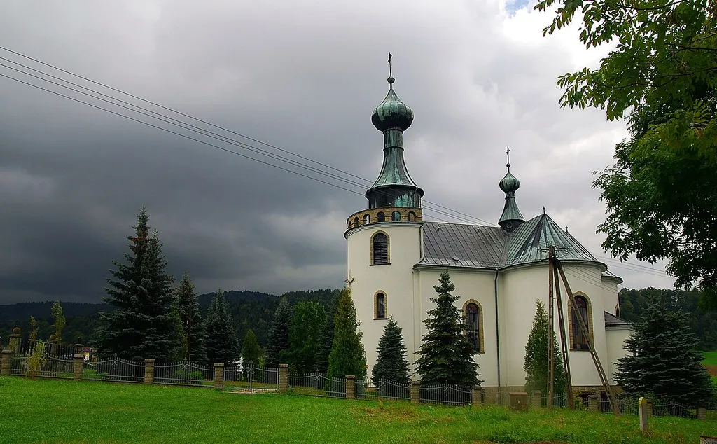 Klimkówka - dawna cerkiew greckokatolicka Zaśnięcia Bogurodzicy, obecnie rzymskokatolicki kościół filialny.