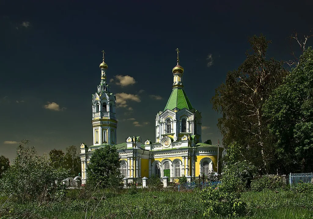 Церковь была заложена 17 мая 1881 года. Строительство продолжалось около четырех лет. Наконец, 28 ноября 1885 года состоялось великое освящение нового храма с тремя престолами: в честь Тихвинской иконы Божией Матери, великомученика Георгия Победоносца и святого благоверного князя Александра Невского