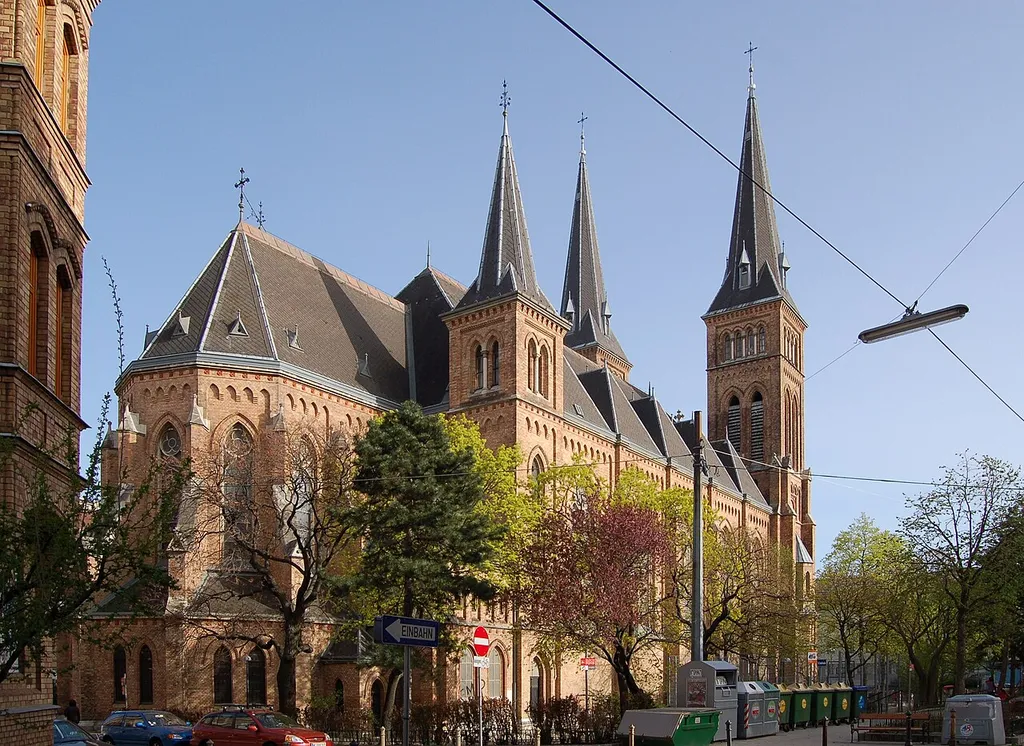 Neuottakringer Pfarrkirche in Wien-Ottakring (Familienplatz). Außenfassade This media shows the protected monument with ObjektID 52168 in Austria. (Commons, de, Wikidata)