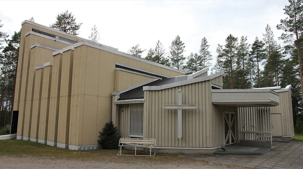 Alapitkän kirkko on evankelis-luterilainen kirkko Lapinlahdella. Kirkon katuosoite on Kirkkotie1, Alapitkä, Lapinlahti.