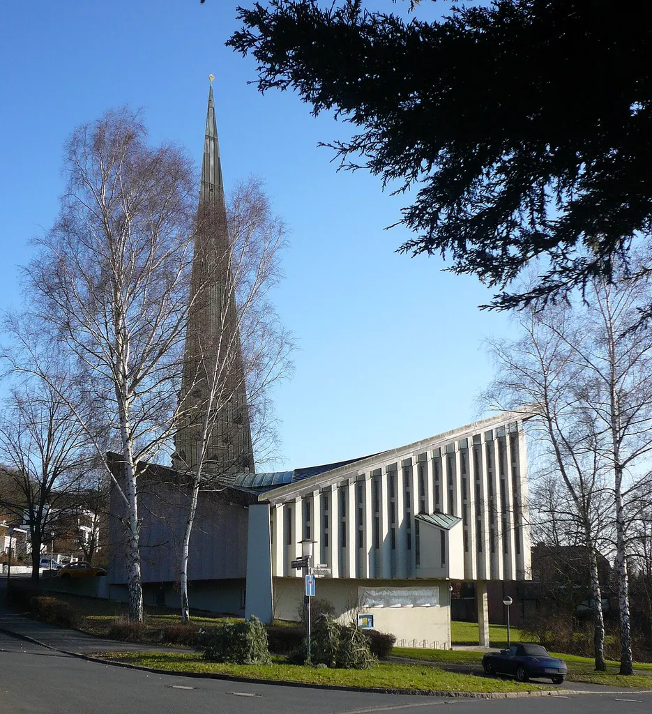 Kirchengebäude der ev.-luth. Corvinusgemeinde in Göttingen, Südniedersachsen. Erbaut 1965-67, eingeweiht am 12. November 1967. Architekt: Erwin Rohrberg, Stuttgart