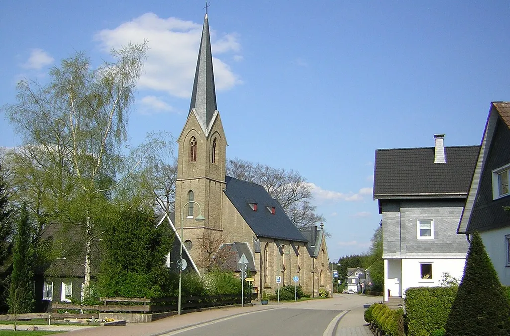 Beschreibung: Kirche St. Agatha in de:Agathaberg, de:Wipperfürth Fotograf: Trexer Aufgenommen: 2005 mit Nikon Coolpix 2200 de:Kategorie:Bild:Kirche