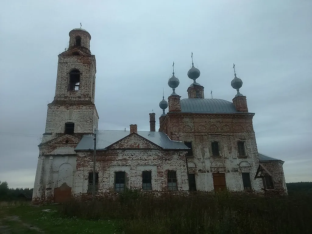 Вид на церковь Пророка Илии с южной стороны.