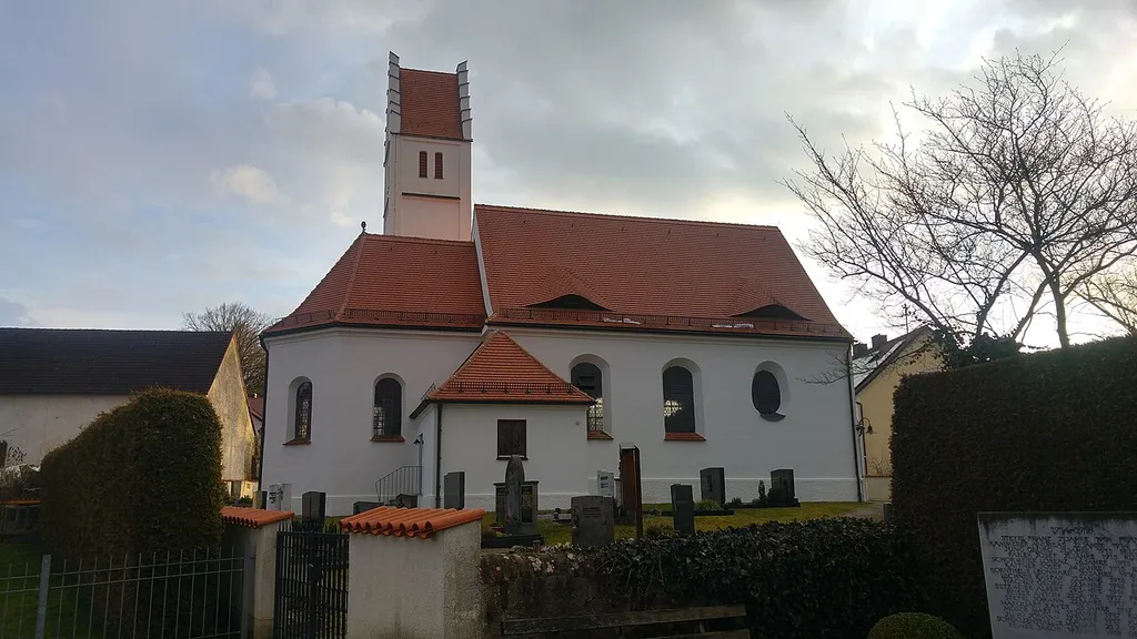 Baudenkmal Aktennr. D-7-71-113-79 Katholische Filialkirche St. Agatha, Chor spätmittelalterlich, Langhaus 1912, Turm 1935; mit Ausstattung.