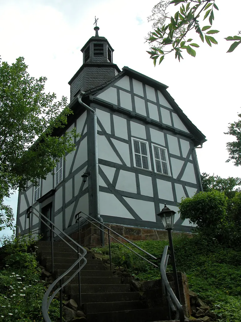Kehna Kirche - Ansicht von der Zugangstreppe
