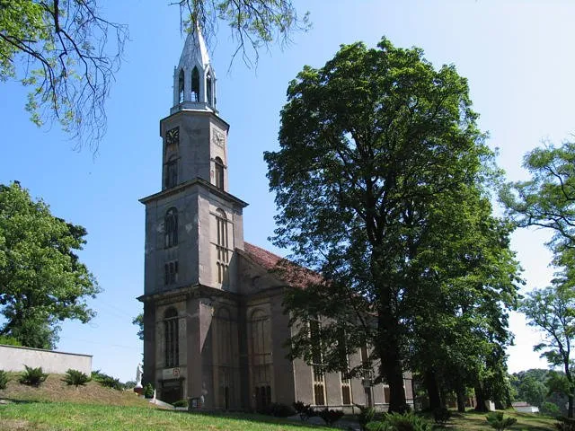 Osła - dawny kościół ewangelicki, obecnie rzymskokatolicki parafialny pw. śś. Piotra i Pawła, 1826