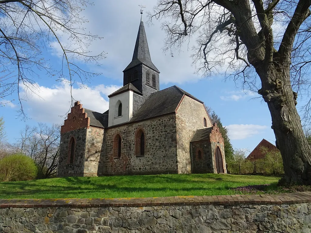 Dorfkirche Sauen, Bllick von Westen