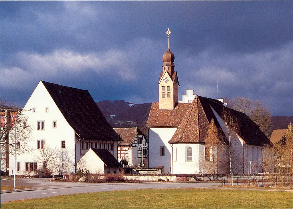 Klosterkirche Tänikon, links das Refental (ehemals Refektorium)