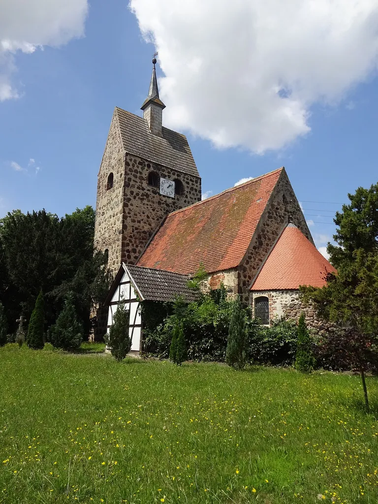 Schönebeck gehört zur Ortschaft Meßdorf und ist ein Ortsteil der Stadt Bismark (Altmark) im Landkreis Stendal in Sachsen-Anhalt