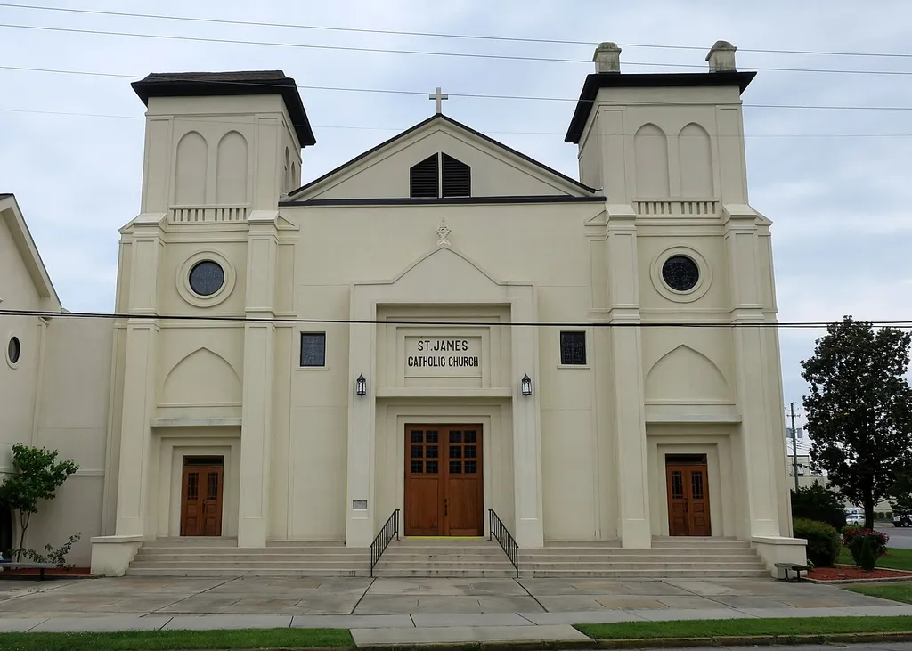 Saint James Catholic Church (Gadsden, Alabama) - exterior