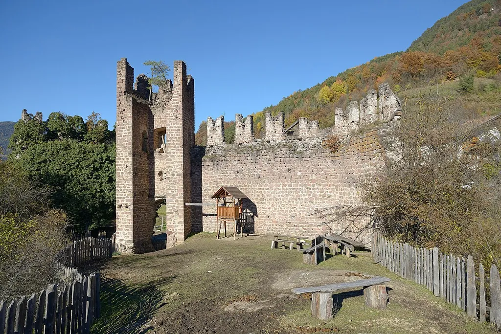 Castel ruin Aichach in St. Oswald Kastelruth