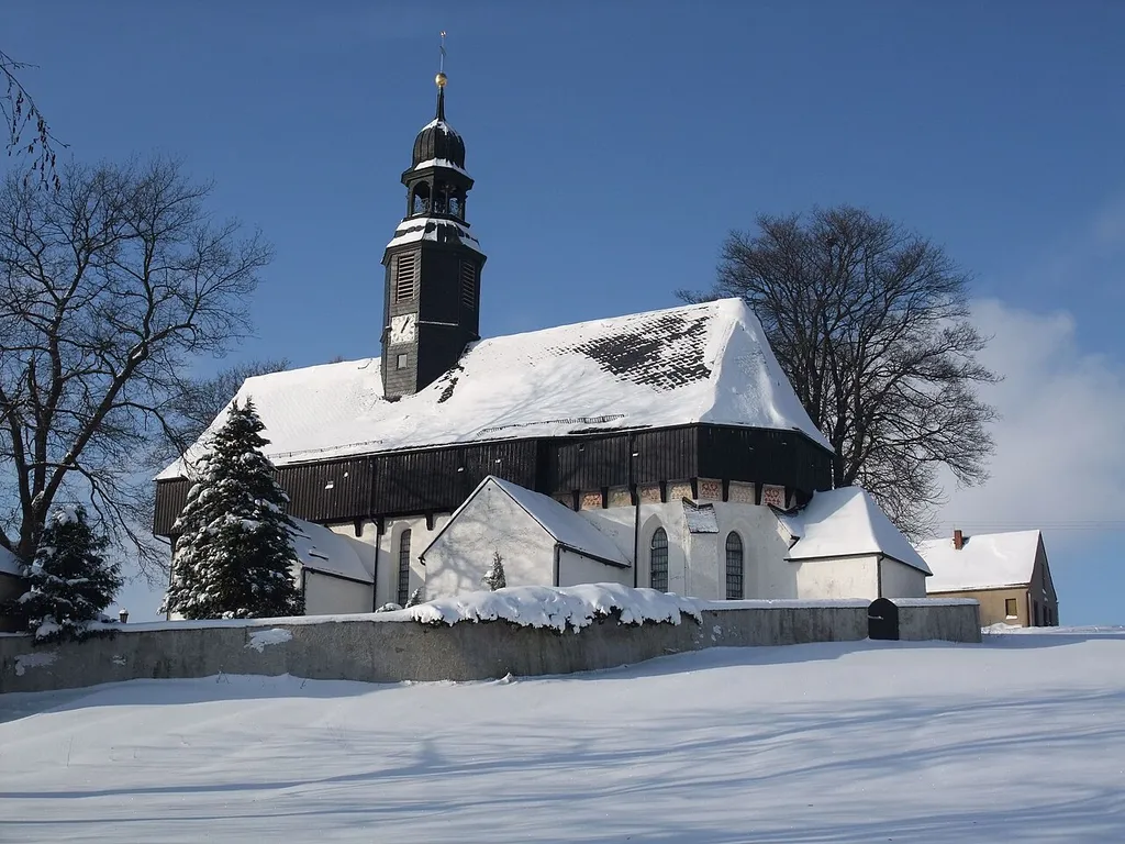 Die Wehrkirche in Dörnthal von Südosten gesehen.