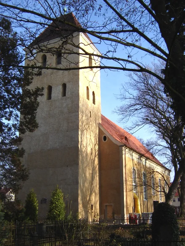 Laurentiuskirche Magdeburg-Olvenstedt (Westansicht)