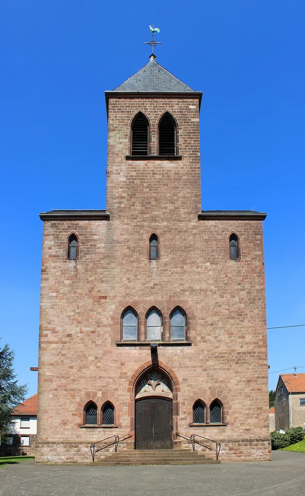 Die katholische Pfarrkirche Herz Jesu in Münchwies, einem Stadtteil von Neunkirchen/Saar.