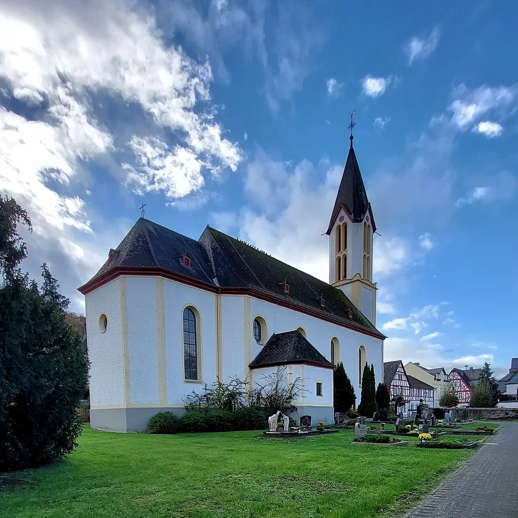Osterspai, Sint-Martinustsjerke, ûnderste diel toer 12e iuw, boppebou 1837-1838, tsjerkeskip 1778-1779, útwreiding yn 1954/55.