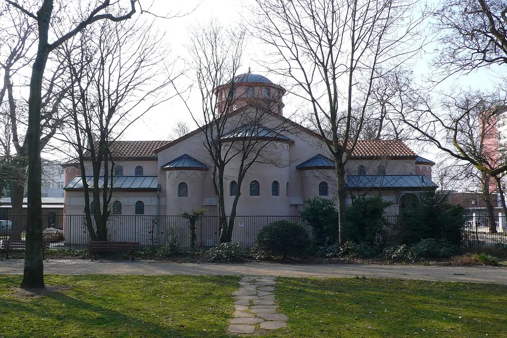 Griechisch-orthodoxe Kirche in Frankfurt-Bockenheim, Solmstraße 1; ehemalige evangelische Dreifaltigkeitskirche