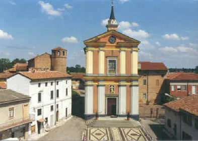 Facciata della chiesa di S.Maria Assunta in Calendasco con sul fianco il castello ove è nato san Corrado Confalonieri nel 1290. Foto di mia proprietà. Usabile senza problemi.