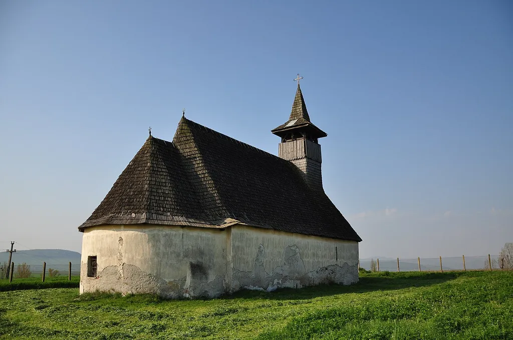 Biserica „Nașterea Maicii Domnului”, sec XV, cu ample modificări şi restaurări în 1715, cod LMI 2004 – AB-II-m-A-00219;