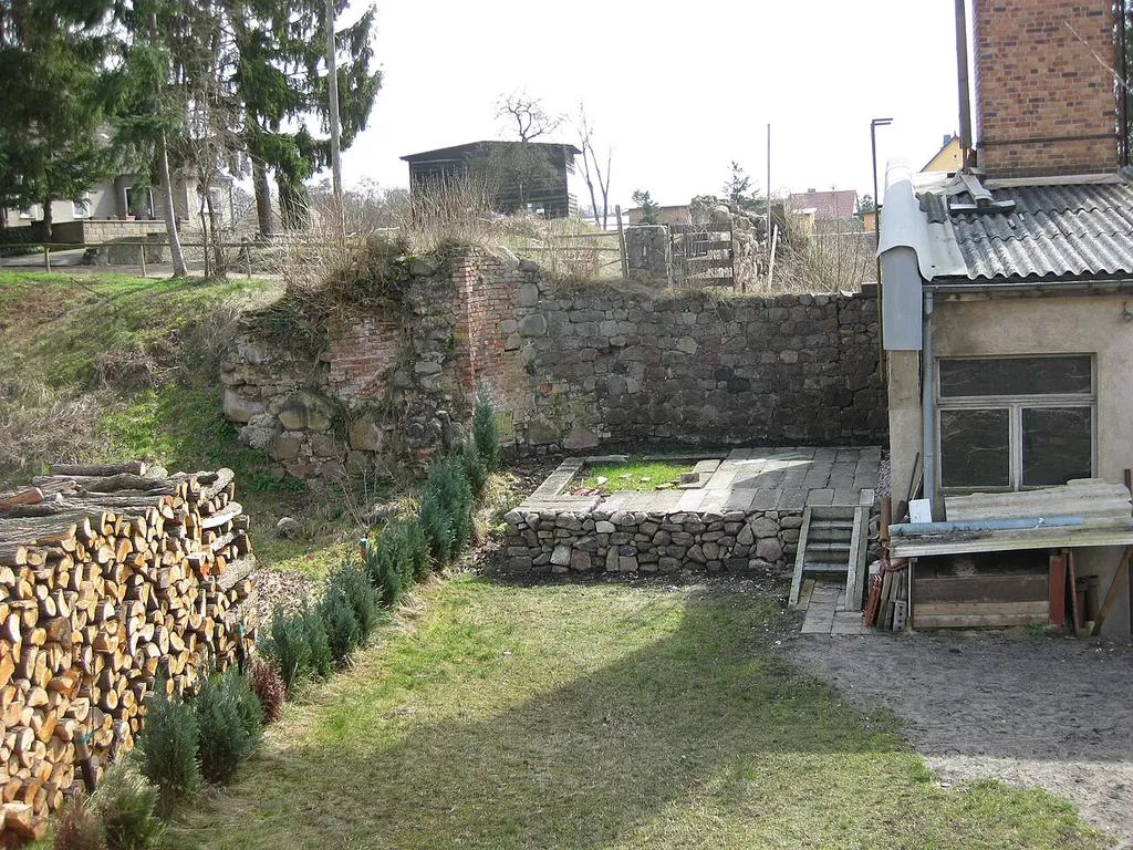 Ehemaliger Burggraben der Ruine der brandenburgischen Burg Grimnitz in Joachimsthal (Barnim)