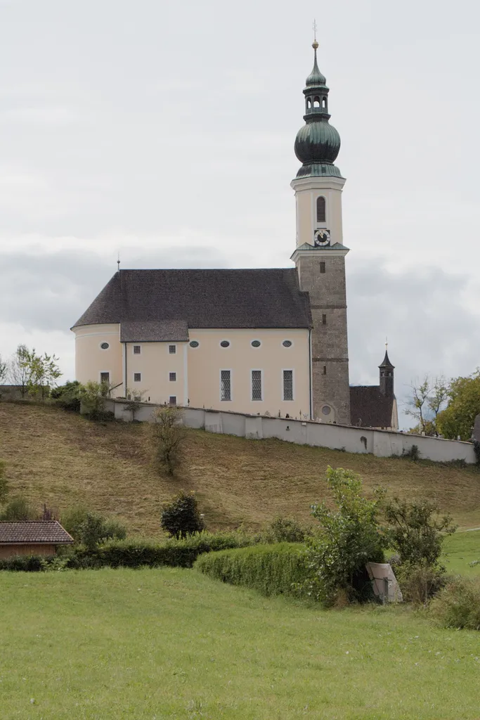 Bergheim (Bezirk Salzburg-Umgebung): Ansicht der Pfarrkirche von Norden
