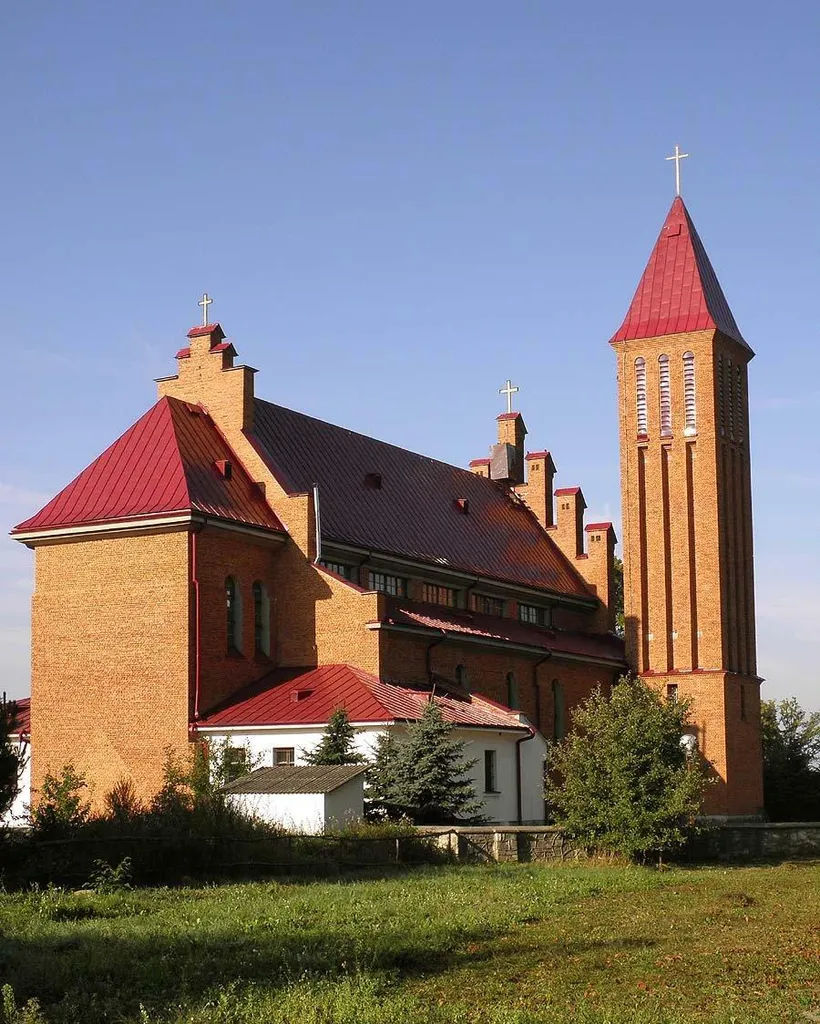 Kościół w Wolanowie - widok od strony cmentarza.