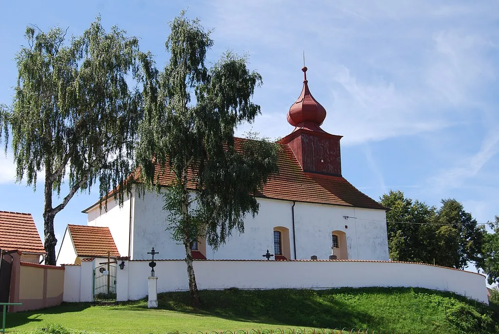 Kostel svatého Josefa. Obec Veliš se nachází v okrese Benešov. Česká republika.