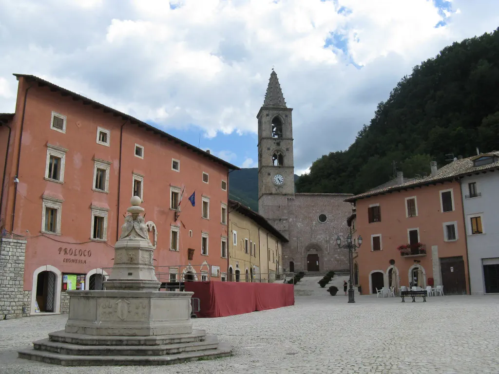 Leonessa_Piazza_VII_Aprile