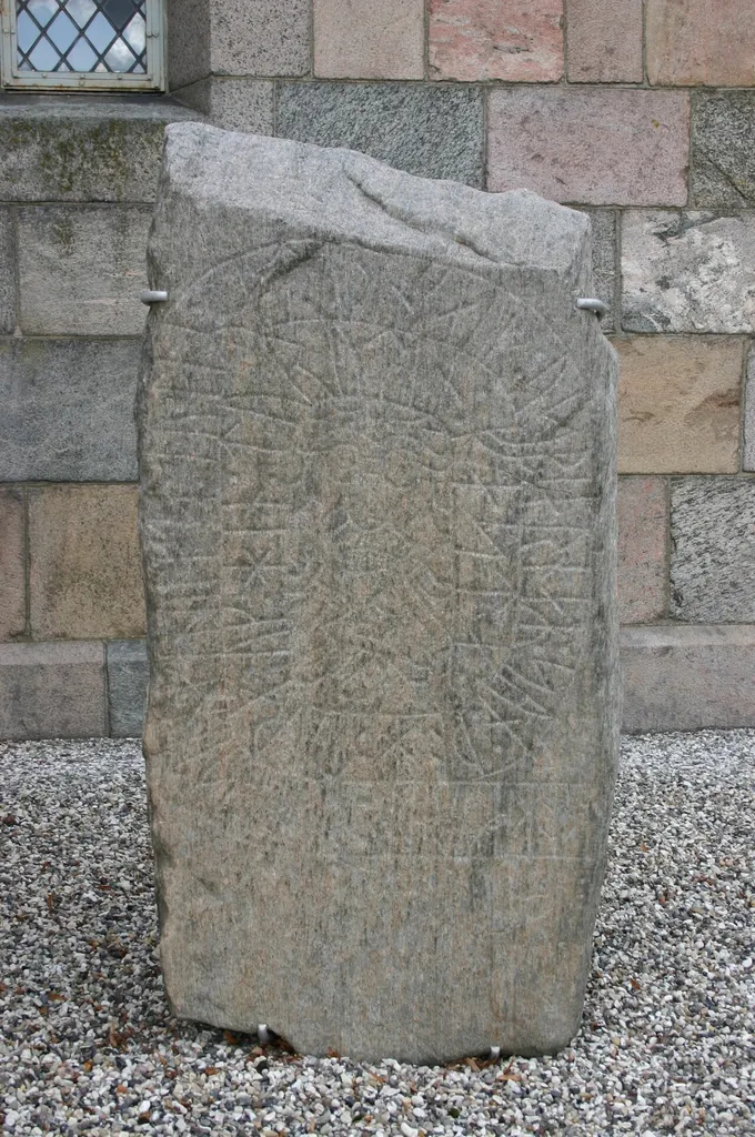 Runestone (Skjern 2) at Skjern Church in Mid-Jutland, Denmark. Runesten (Skjern 2) ved Skjern Kirke mellem Viborg og Randers