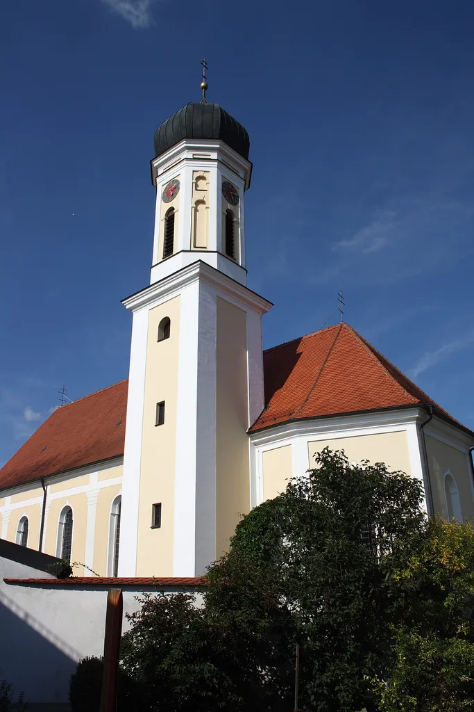 Katholische Pfarrkirche Mariä Himmelfahrt in Donaumünster, einem Ortsteil von Tapfheim im Landkreis Donau-Ries (Bayern)