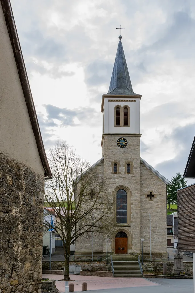 Kirche Zum Heiligsten Altarsakrament im Krautheimer Ortsteil Oberginsbach