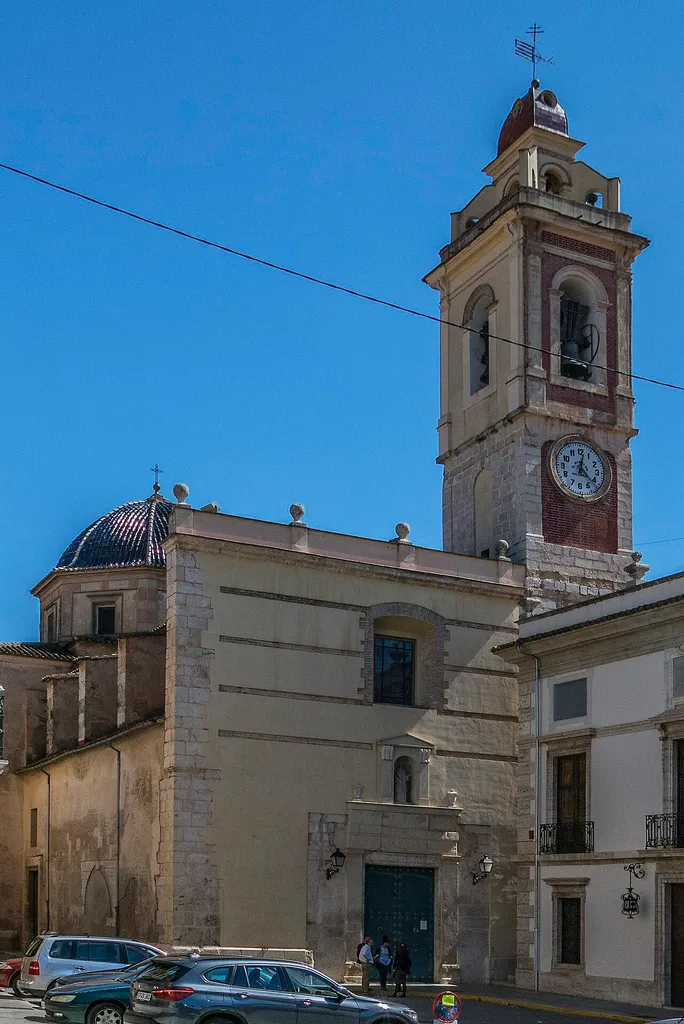 El temple fou construït el 1695 damunt d'una mesquita. S'acabà l'any 1701. Destaca la Capella de la Comunió d'estil barroc.