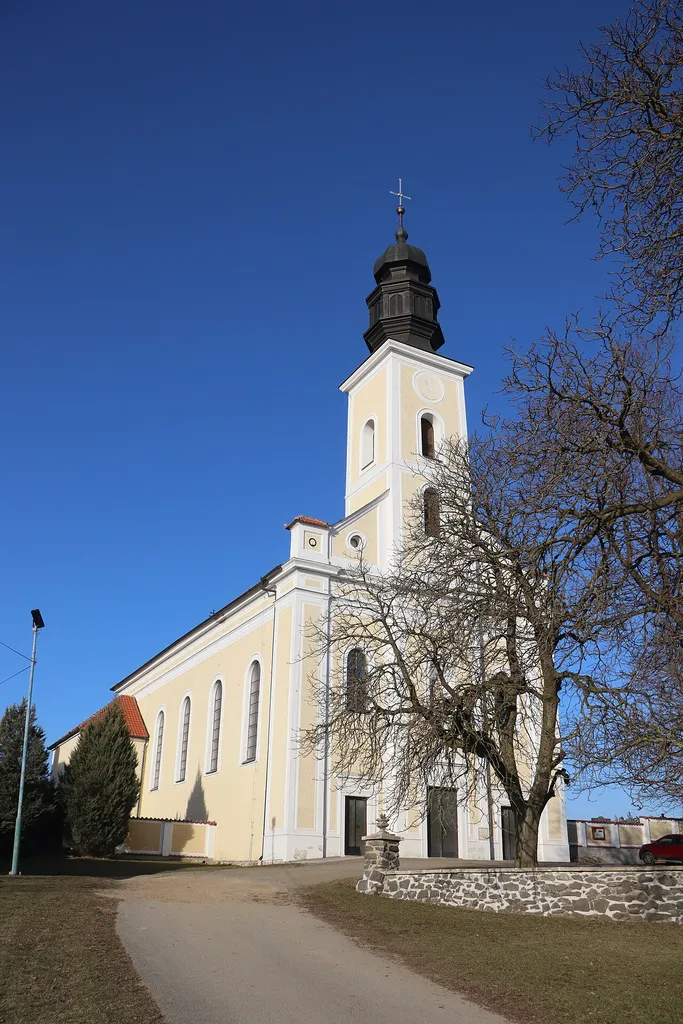 Overview of Church of Saints Peter and Paul in Velký Újezd, Kojatice, Třebíč District.