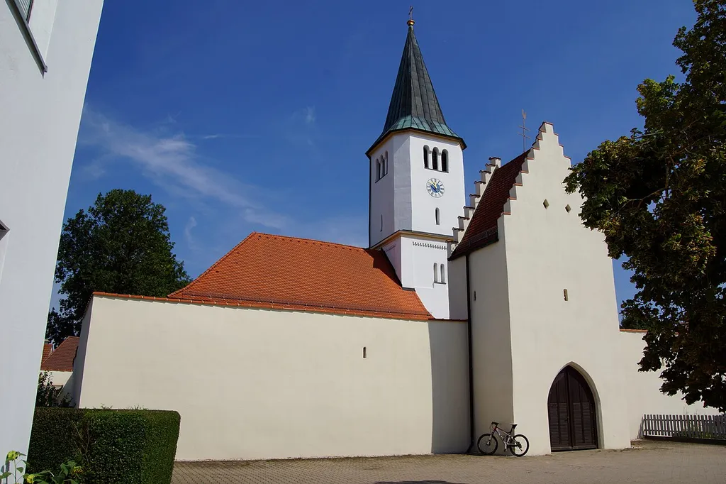 Die katholische Wehr- und Pfarrkirche im Juraort Röckenhofen bei Greding: