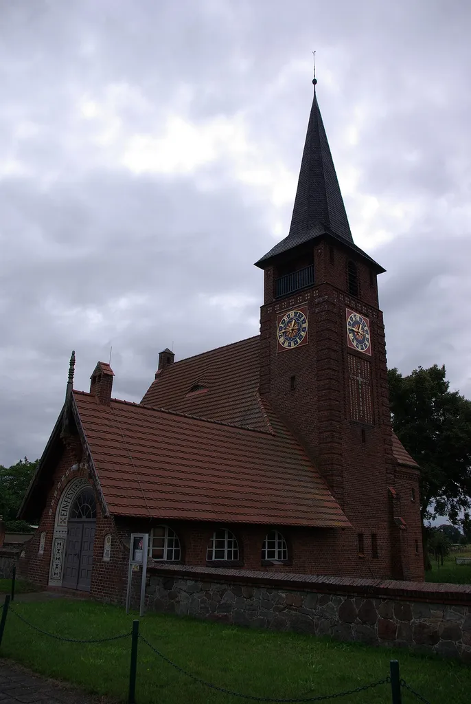 Die Dorfkirche in Bälow (zu Rühstädt), Brandenburg, steht unter Denkmalschutz. Die evangelische Kirche wurde in den Jahren 1914-1915 vom Kgl. Baurat Georg Büttner erbaut.