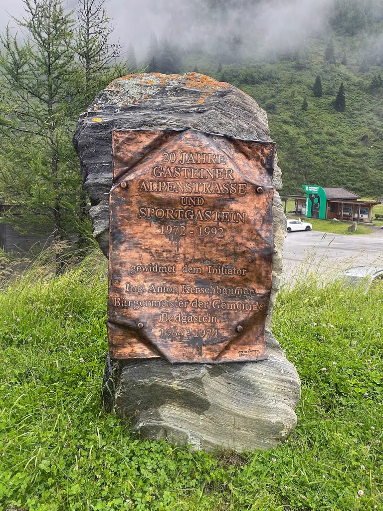 Gedenkstein 20 Jahre Gasteiner Alpenstraße und Sportgastein