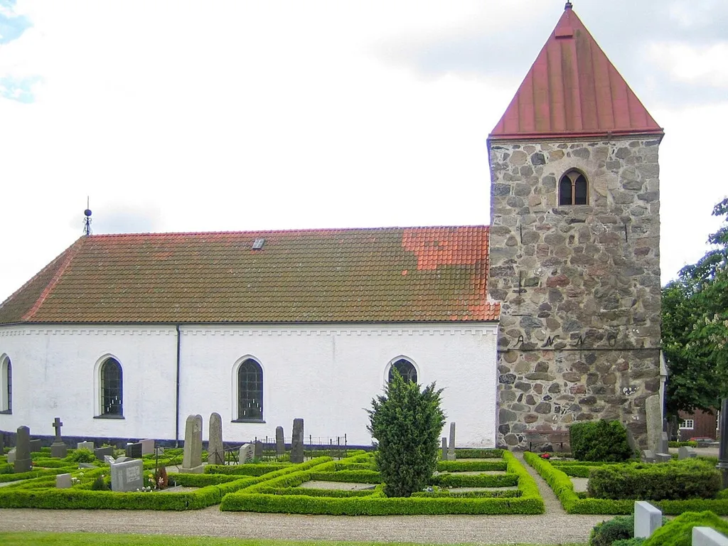 Bild av Västra Vemmenhögs kyrka. Bilden tagen av mig själv den 12 juni 2005.