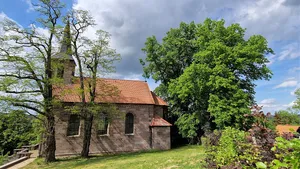2 Linden an der evangelischen Kirche