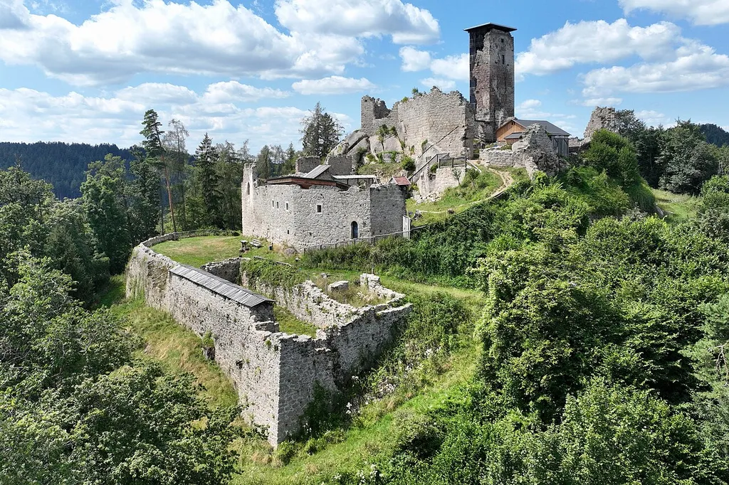 East-southeast view of the Klingenberg castle ruins.