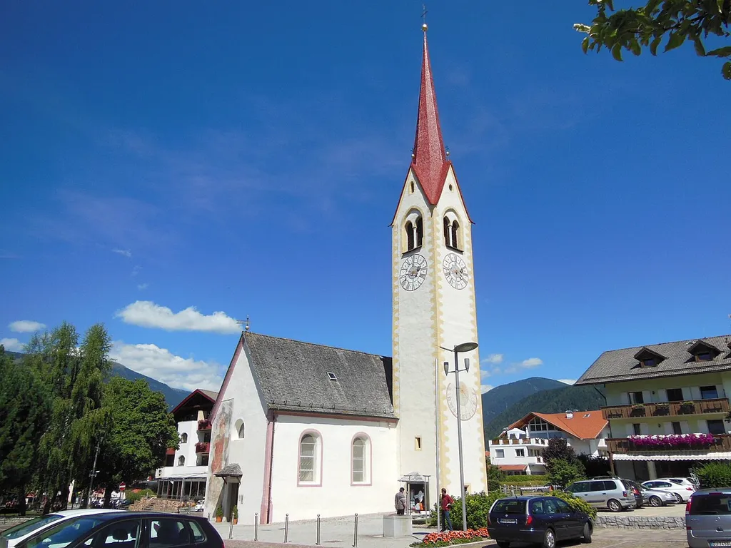 Südansicht der Kirche St. Ägidius in Mitterolang (Südtirol)