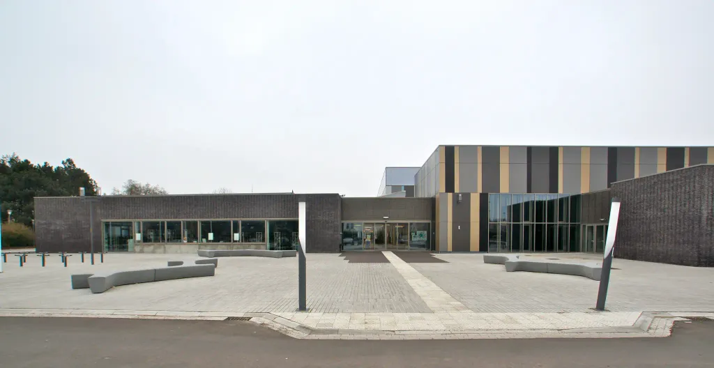 Bruges (Assebroek), Belgium: Public library and sports, administratian and cultural centre Daverlo, Arch. Marianne Plas