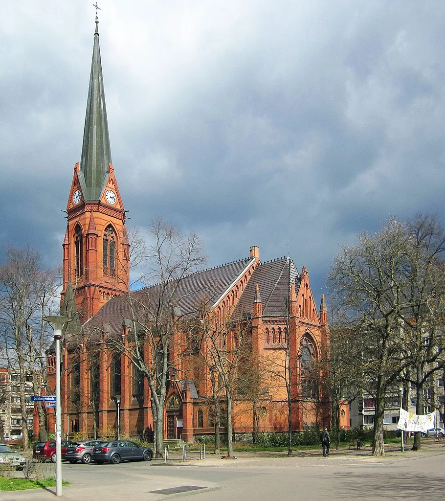 Lukaskirche in Leipzig-Volkmarsdorf; Denkmalbeschreibung: Kirche mit Ausstattung; Klinkerbau.