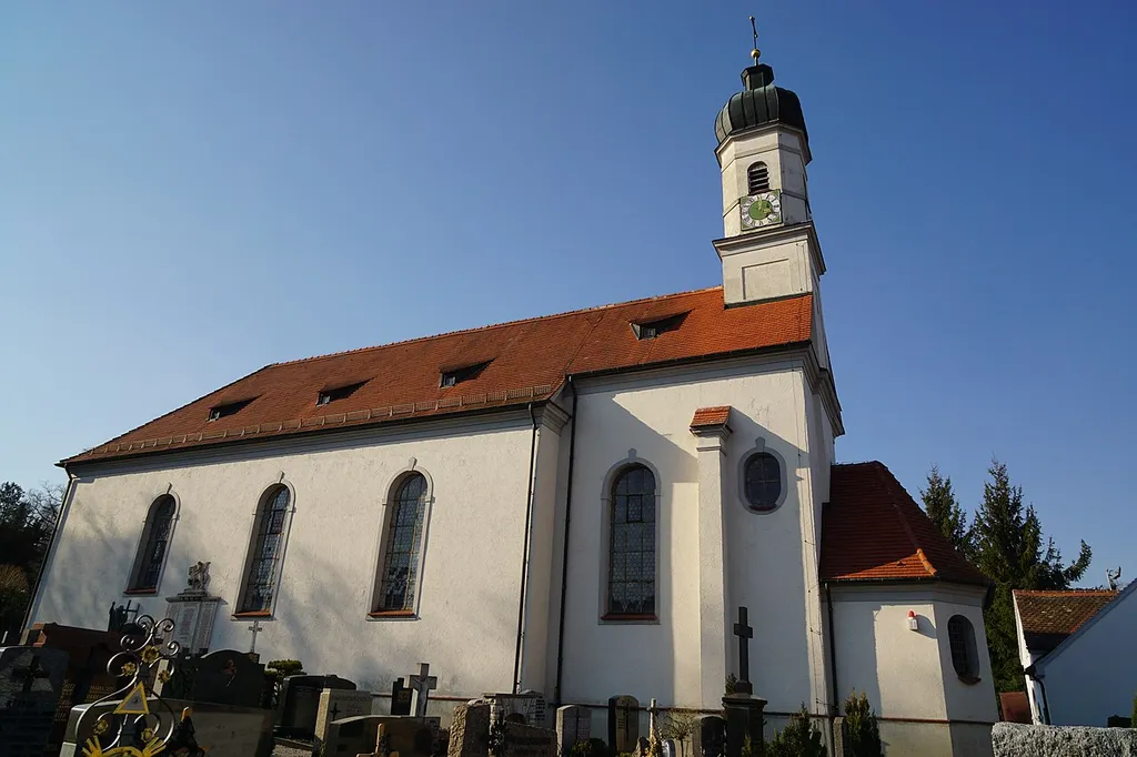 Katholische Pfarrkirche St. Oswald in Leitershofen, Ortsteil von Stadtbergen, Bayerisches Baudenkmal This is a picture of the Bavarian Baudenkmal (cultural heritage monument) with the ID D-7-72-202-12 (Wikidata)