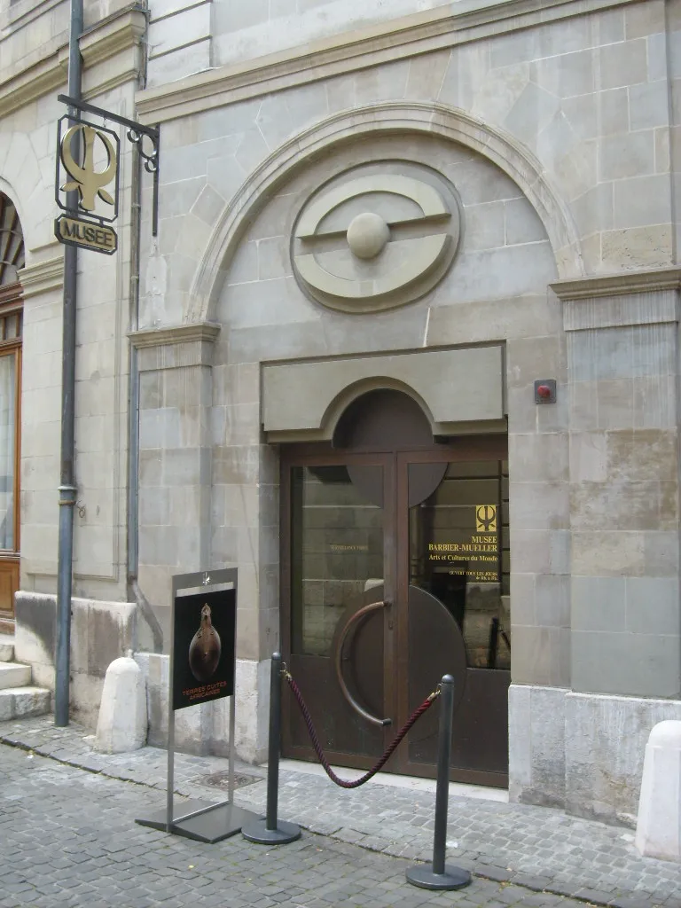 Entrée du Musée Barbier-Mueller à Genève (Suisse)