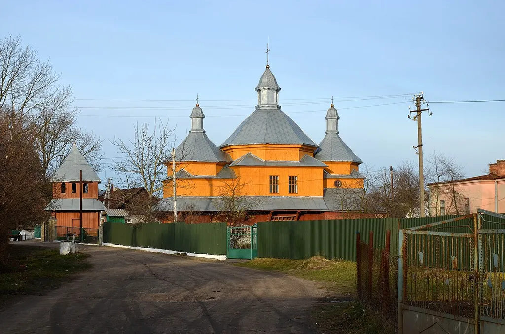 Церква Введення в храм Пресвятої Богородиці в селі Старий Яричів Кам'янка-Бузького району Львівської області.