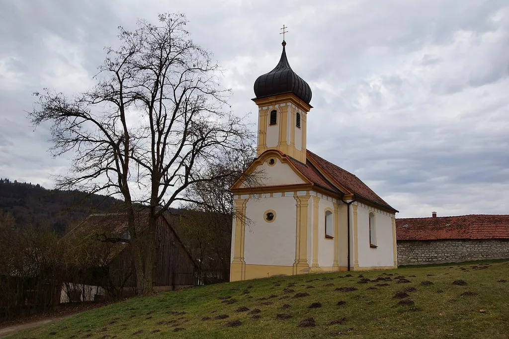 Die katholische Filialkirche St. Michael in Leising an der Altmühl. Ansicht von NO