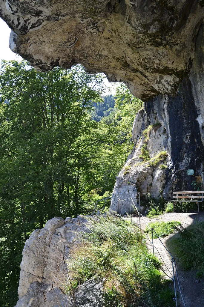 Vorderer Bereich der Luegsteinhöhle, Blick nach Westen