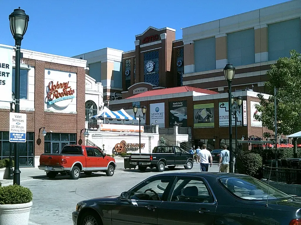 AMC Newport on the Levee 20