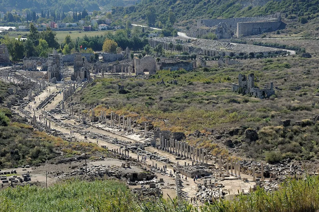 Roman rule of Perge began in 188 BC, and most of the surviving ruins today date from this period. After the collapse of the Roman Empire, Perge remained inhabited until Seljuk times, before being gradually abandoned.